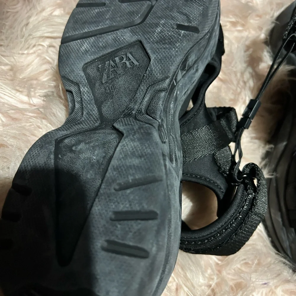 Zara Black Strappy Platform Sport Sandals - Picture 3 of 3